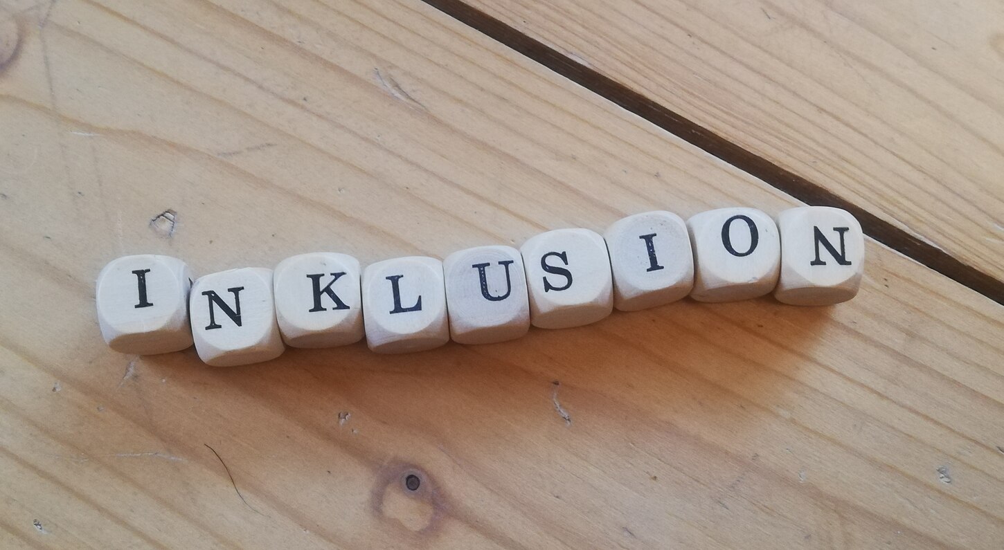 Foto zeigt Buchstaben-Würfel, die den Schriftzug Inklusion zeigen, Urheber: Geschäftsstelle Landesbeirat